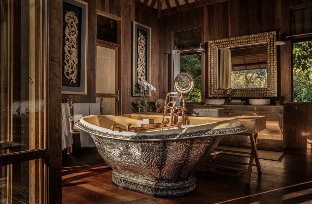 Explorer's Lodge interior